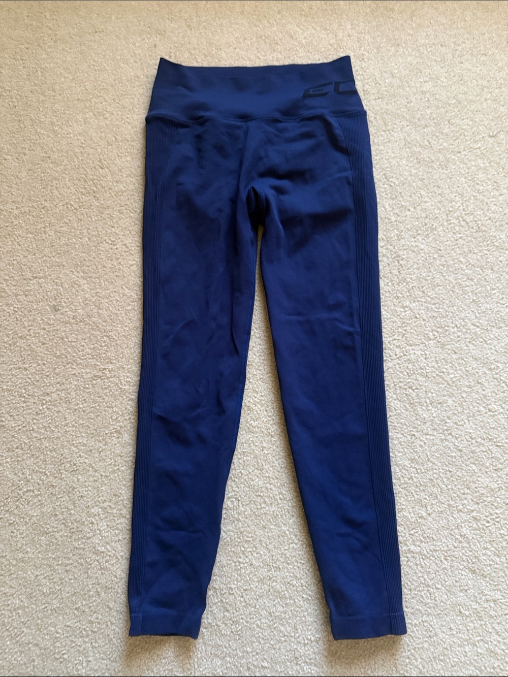 Woman’s Navy Scrunch Leggings